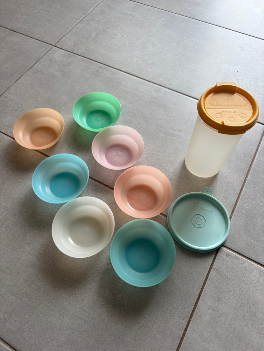 Tupperware Lidded Snack Set